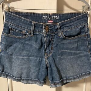 Denizen from Levi's Classic Blue Jean Shorts size 4